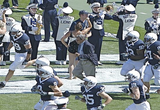 719px-Joe_Paterno_runs_out_with_team_crop