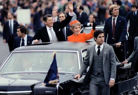 800px-Reagans_wave_from_limousine_inaugural_parade_1981