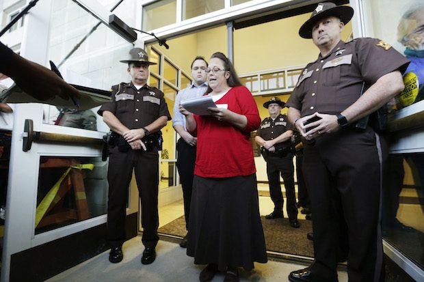 Kentucky county clerk says she won't interfere with gay-marriage licenses