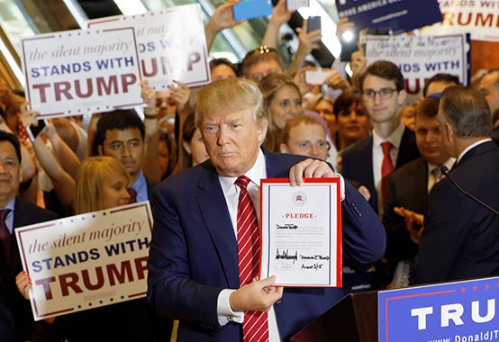 Donald_Trump_Signs_The_Pledge_25