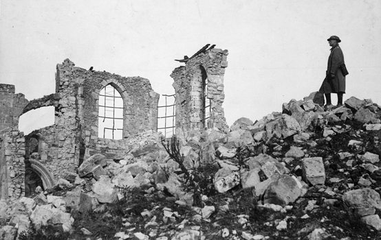 American_advance_northwest_of_Verdun._The_ruined_church_on_the_crest_of_the_captured_height_of_Montfaucon._-_NARA_-_530755