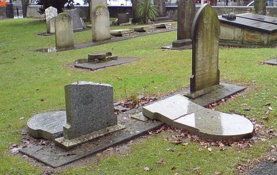 800px-Symonds_Street_Cemetery,_Jewish_Section