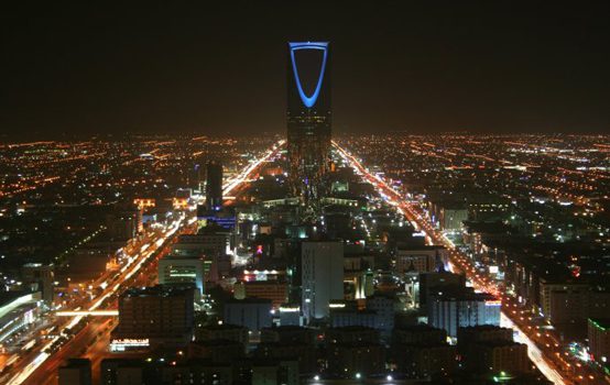 Kingdom_Tower_at_night