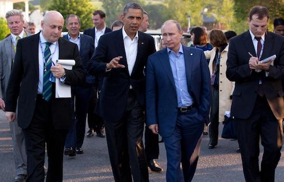 Barack_Obama_and_Vladimir_Putin_walking_in_Ireland