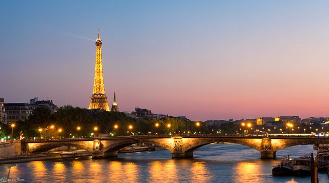 Eiffel_Tower_from_the_Pont_Alexandre-III,_Paris_July_2013