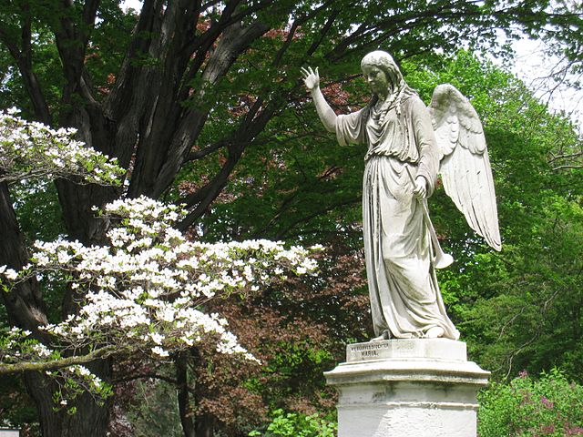640px-Mount_Auburn_Cemetery_-_angel_sculpture