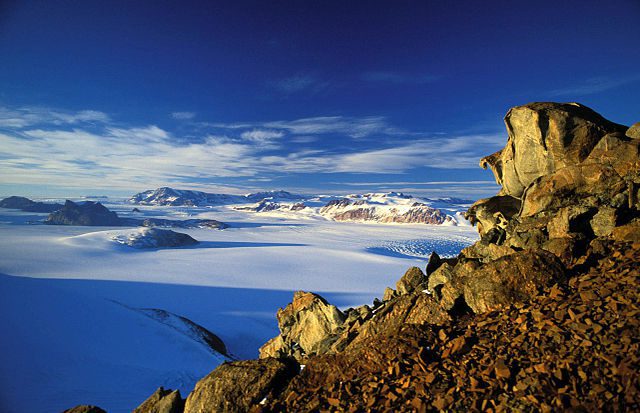 640px-Transantarctic_mountain_hg