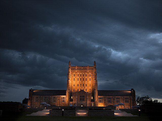 640px-McFarlin_Library,_University_of_Tulsa,_2011