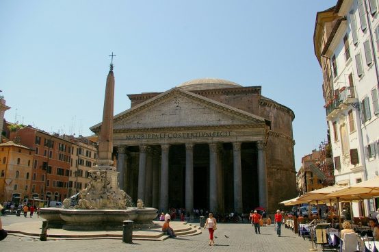 Rom_Pantheon_mit_Obelisk