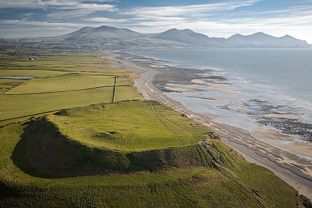 Aerial_view_of_Dinas_Dinlle_Iron_Age_Hill_Fort