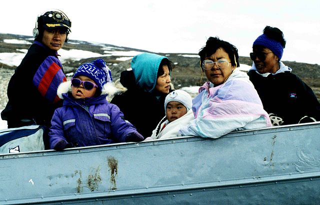 640px-Inuit_Travelling_1995-06-14