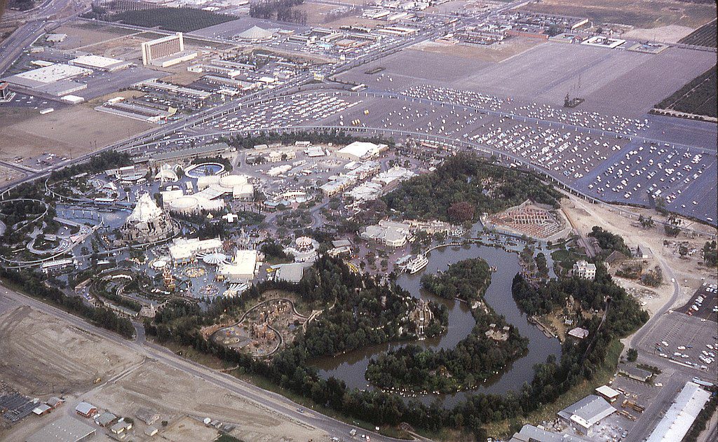 The Last Shakers, How Disneyland Was Built, and Flat-Earthers