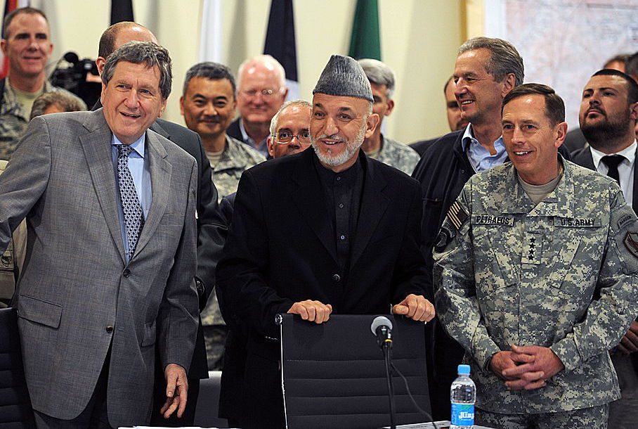 Afghan President Hamid Karzai (C), US Sp