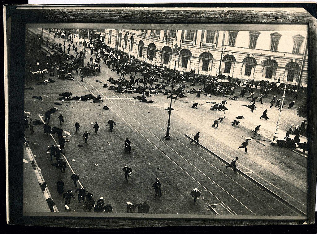 1024px-19170704_Riot_on_Nevsky_prosp_Petrograd