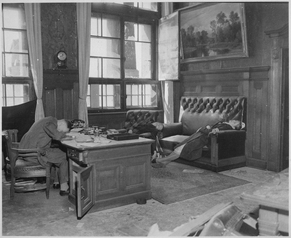 Burgomeister_of_Leipzig_a_suicide_in_his_office_together_with_wife_and_daughter_as_69th_Infantry_Division_and_9th..._-_NARA_-_531270.tif