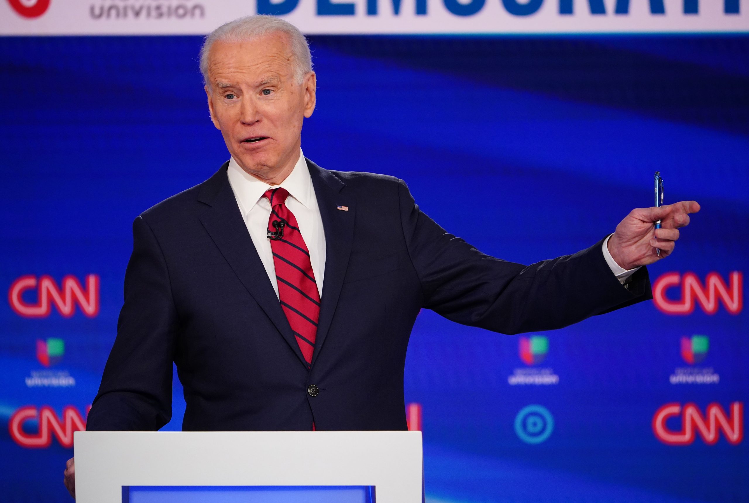 US-POLITICS-VOTE-DEMOCRATS-DEBATE