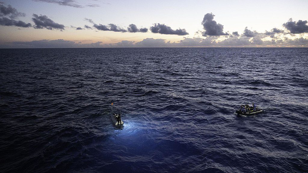 1024px-Limiting_Factor_floating_on_the_surface_of_the_water_after_a_dive_into_the_Puerto_Rico_Trench