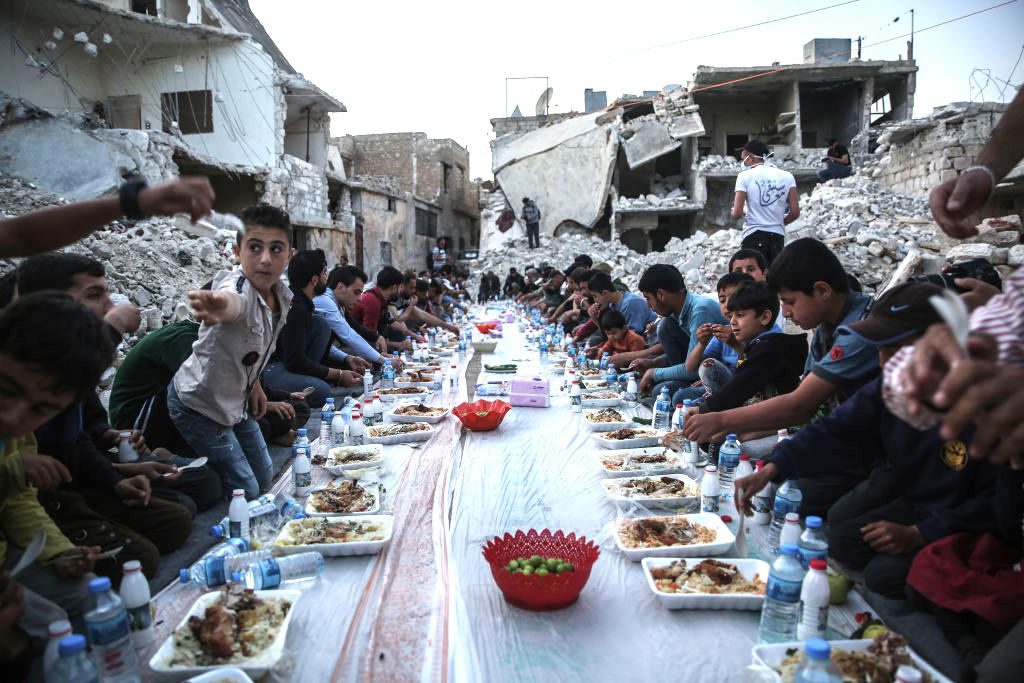 Mass Ramadan Iftar at the war-torn Aleppo