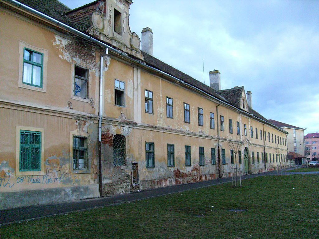 1024px-Theresianum_in_Sibiu