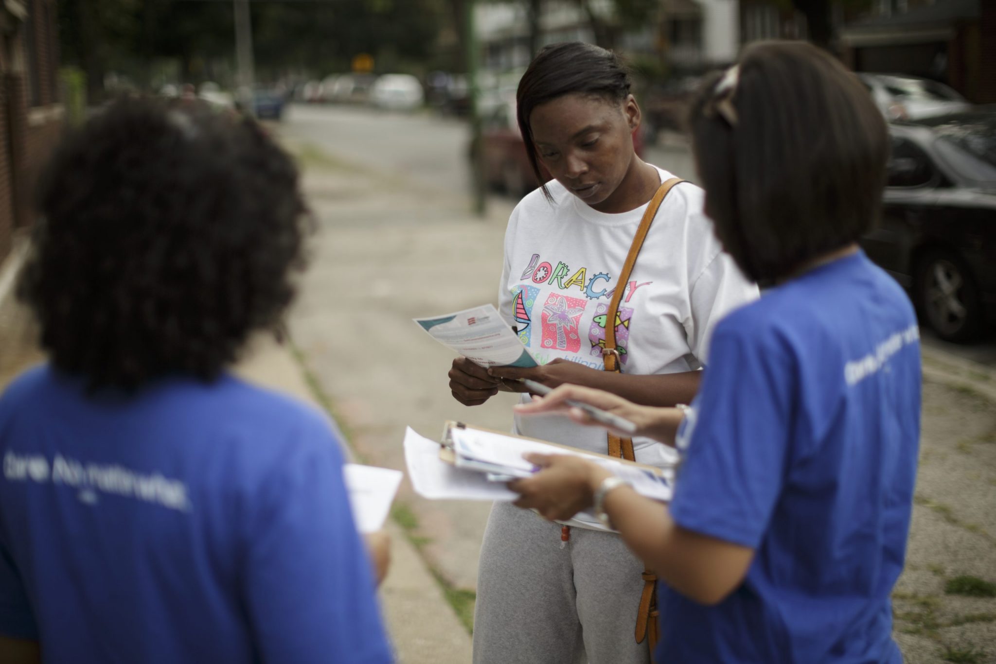 Get Covered America volunteers Cynae Derose (R ) and Jalisa Hinkle talk with Shirese Davis about the