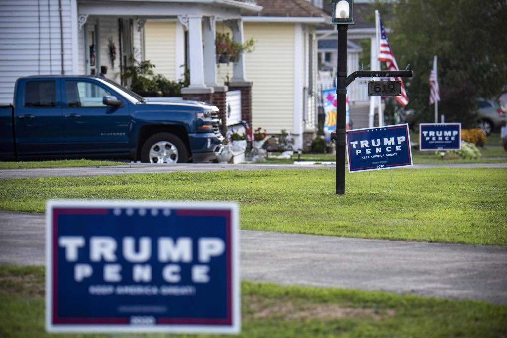 Trump lawn signs