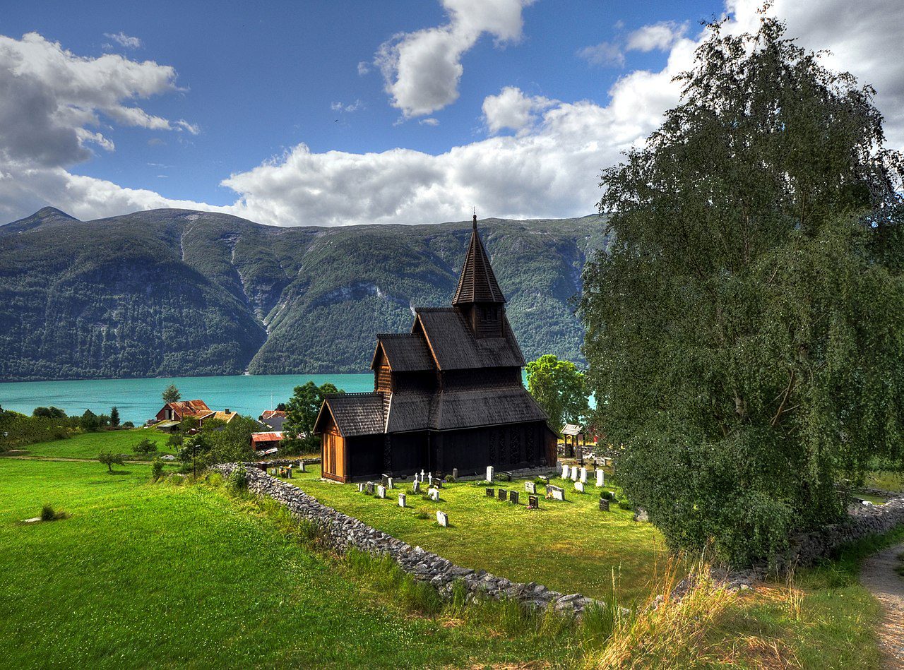 1280px-Stave_church_Urnes_-_Panorama_HDR_cropped