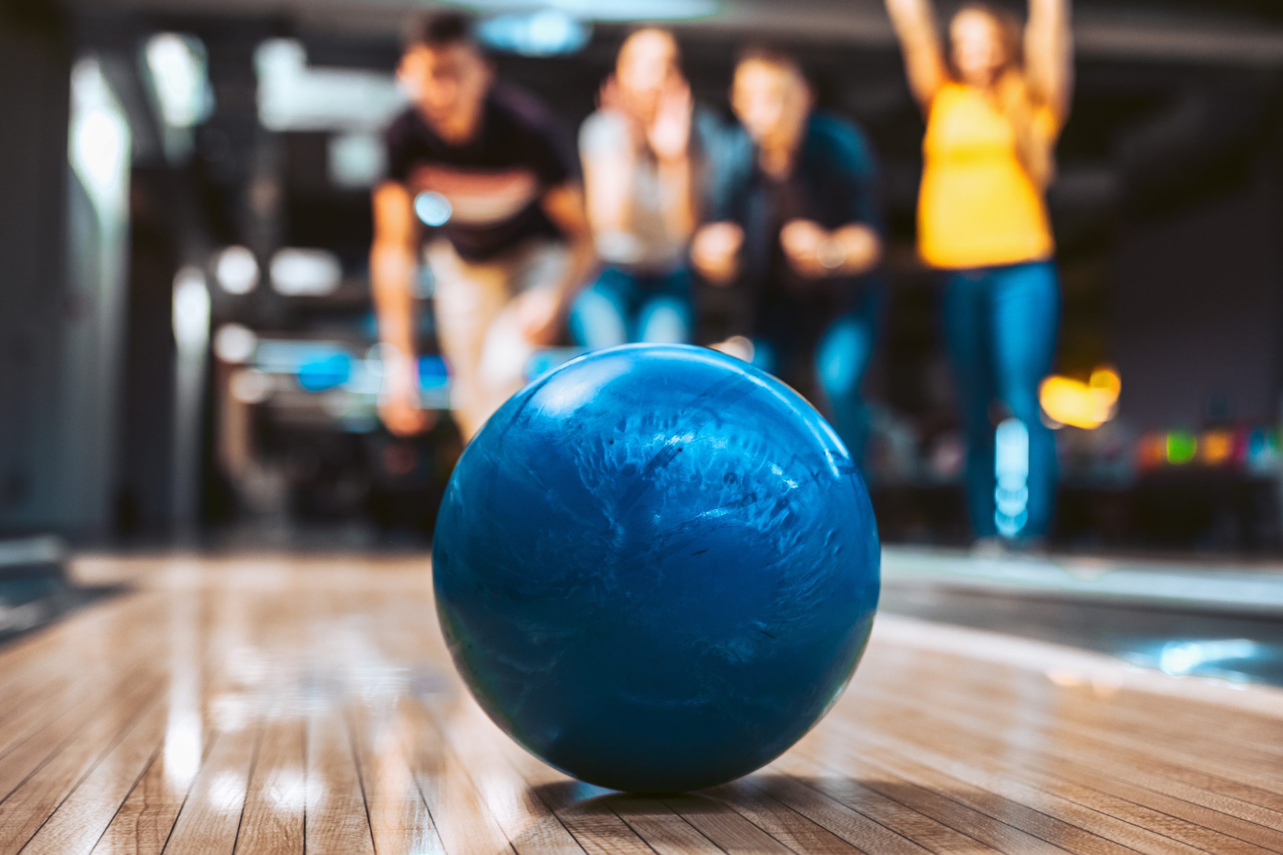 Friends,Having,Fun,While,Bowling,,Selective,Focus