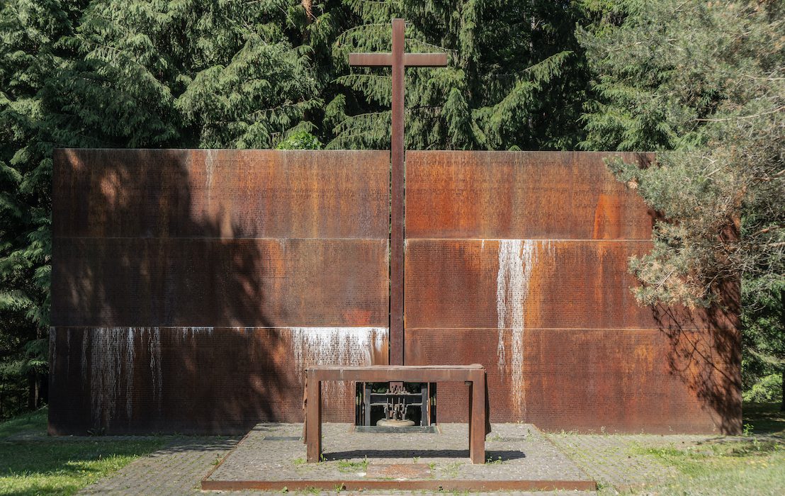 Russia,,Katyn,,June,2021,-,The,Altar,Wall,With,The