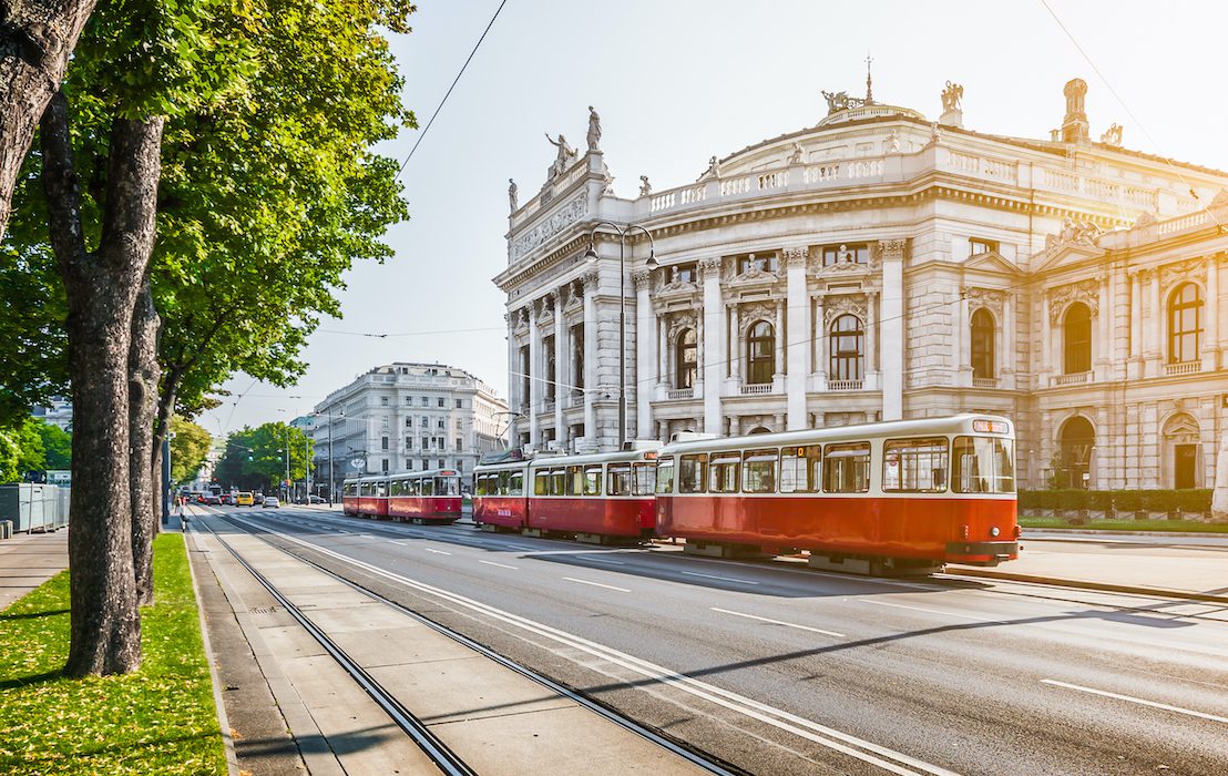 Famous,Wiener,Ringstrasse,With,Historic,Burgtheater,(imperial,Court,Theatre),And