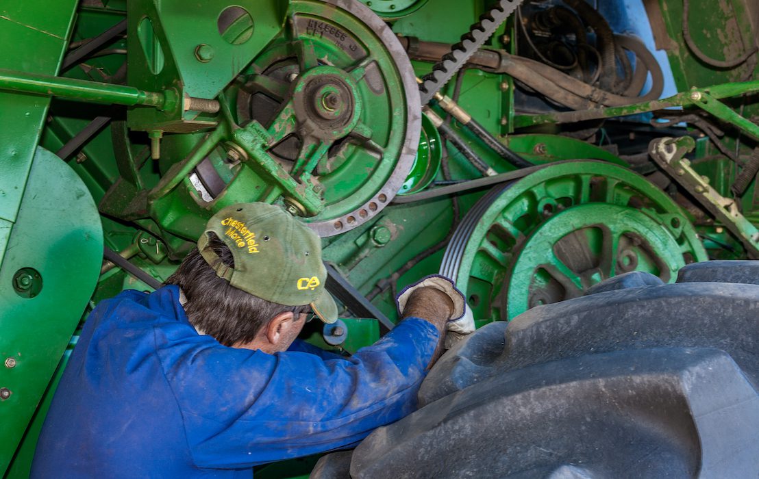 Moree,,Australia,-,November,25,,2011:,A,Farmer,Performs,Routine