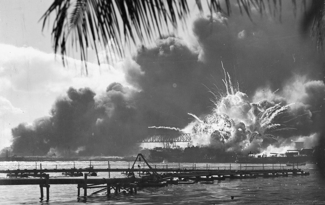 USS_SHAW_exploding_Pearl_Harbor_Nara_80-G-16871_2