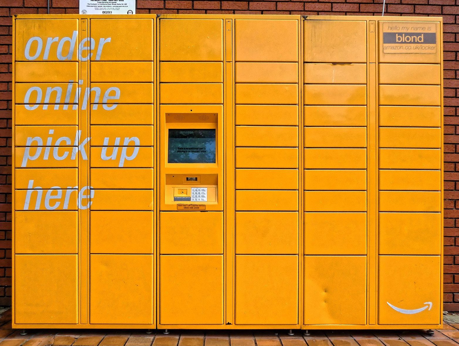 Amazon_Locker_-_blond