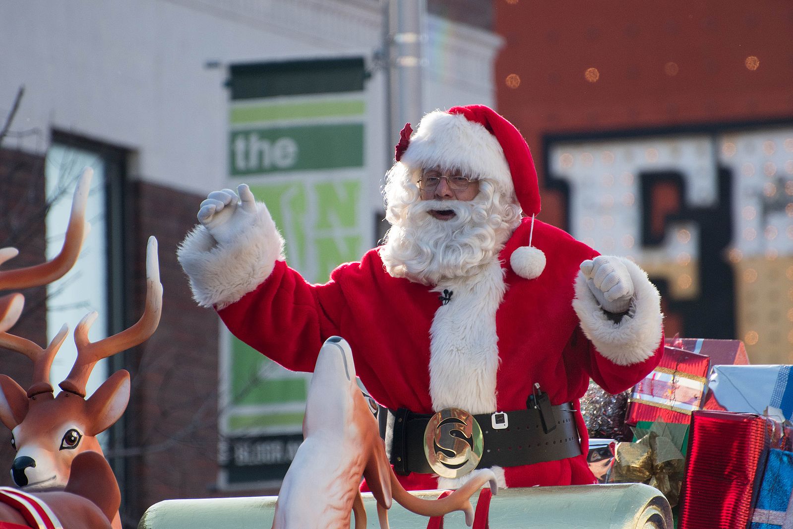 Santa_Claus_Parade_(Toronto)_(22431753253)