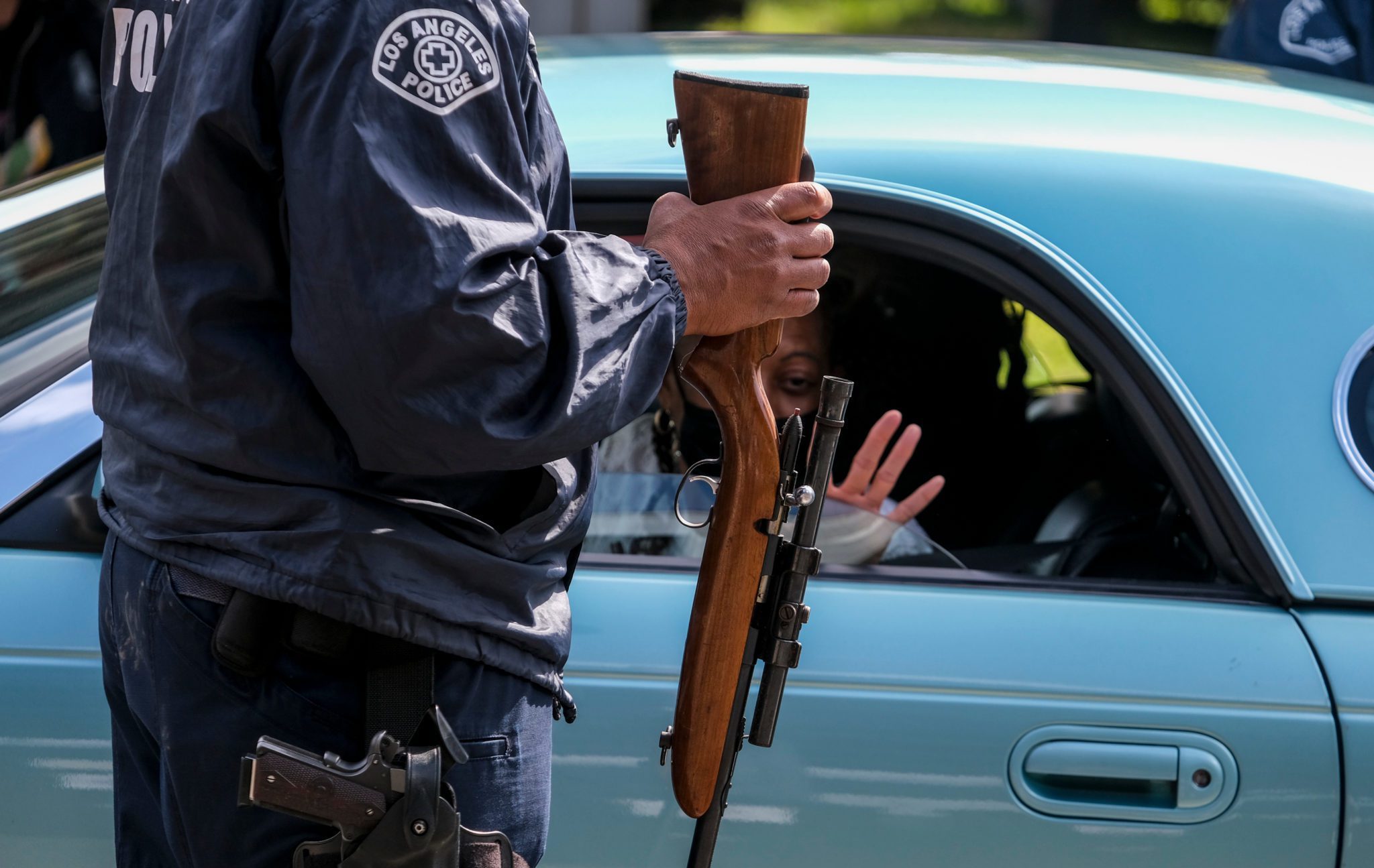 A,Los,Angeles,Police,Gun,Unit,Officer,Gets,An,Rifle