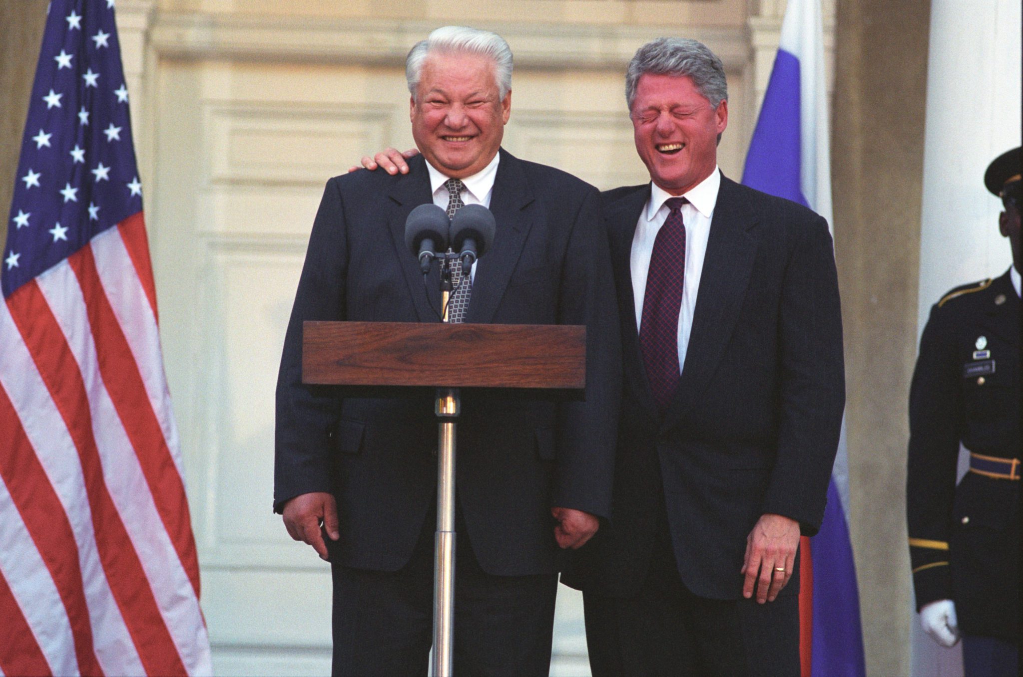 President_Bill_Clinton_and_President_Boris_Yeltsin_of_Russia_during_the_Hyde_Park_meeting_press_conference_(05)