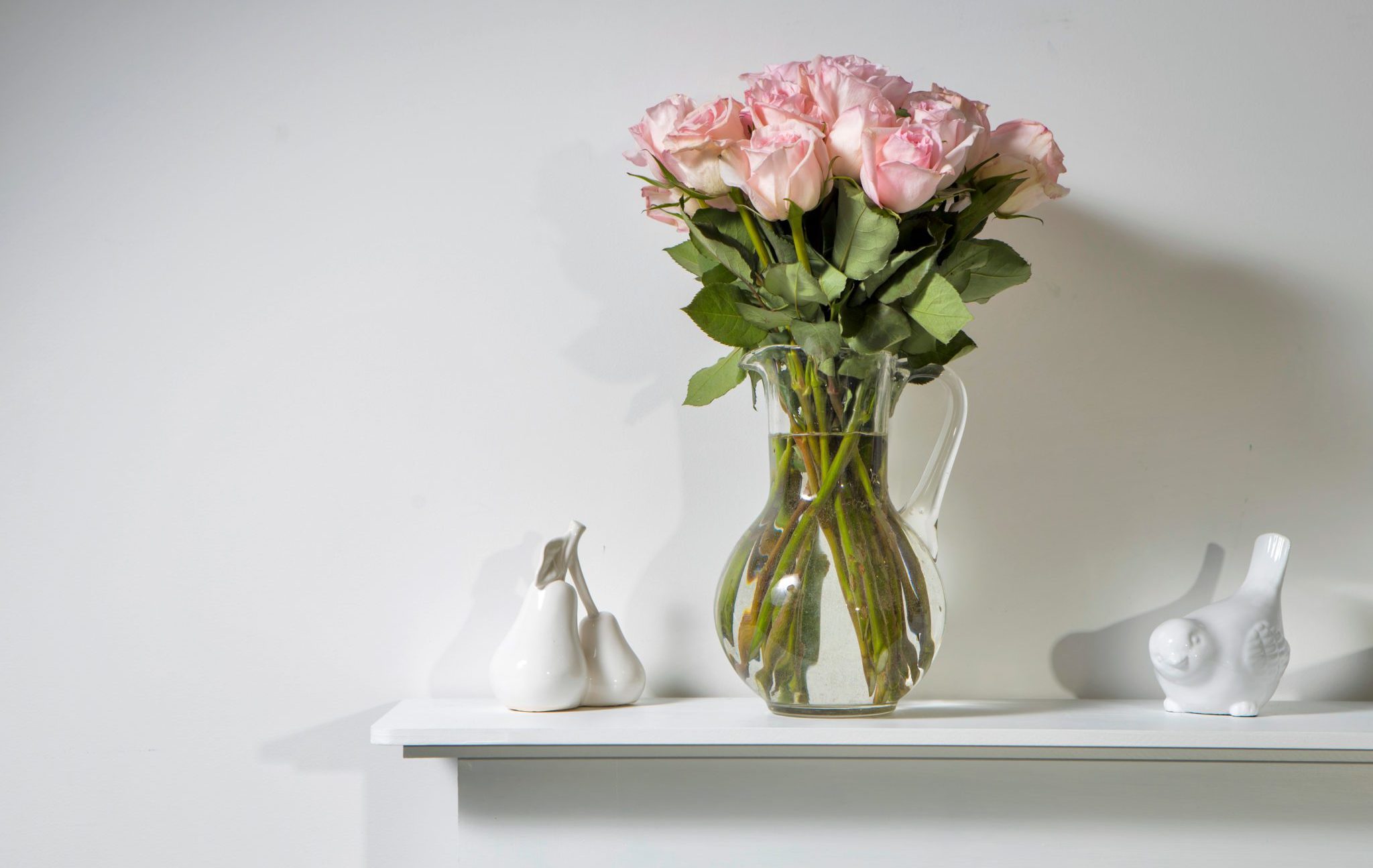 Bouquet,Of,Pink,Roses,In,A,Glass,Figured,Vase,On
