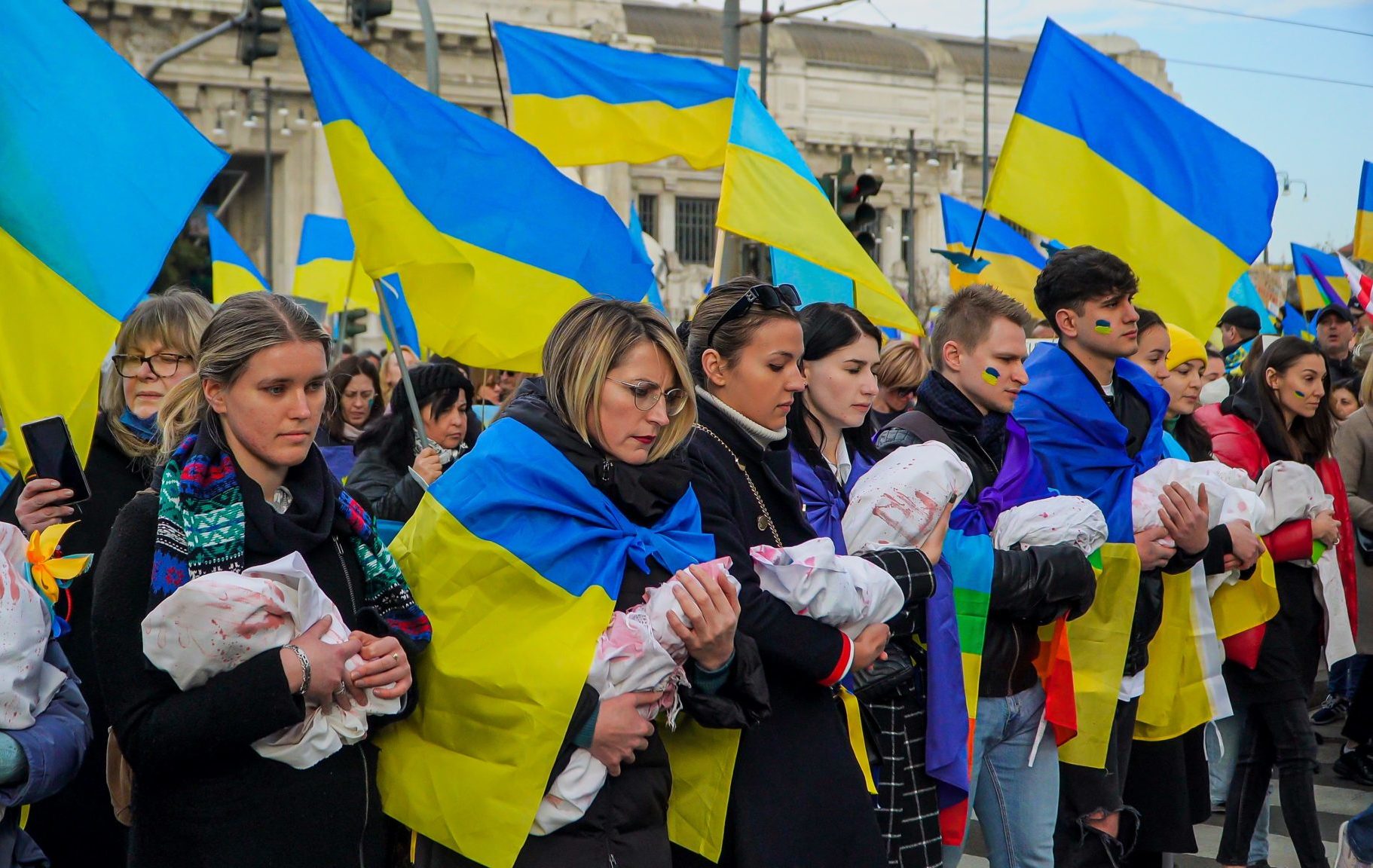 Ukrainian,Women,And,Men,Protest,On,The,Streets,Of,Milano