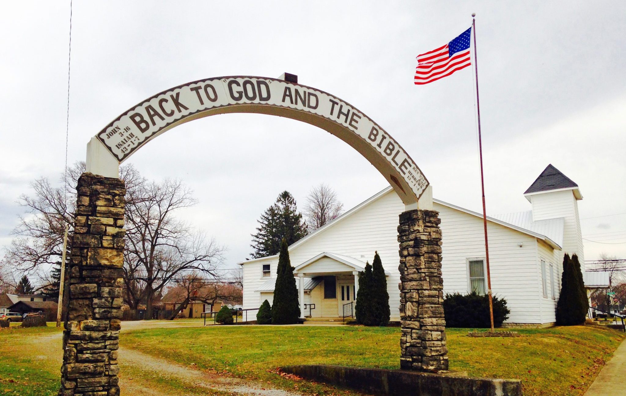 A,Churchyard,Is,Seen,In,A,Rural,Community,Along,Ohio