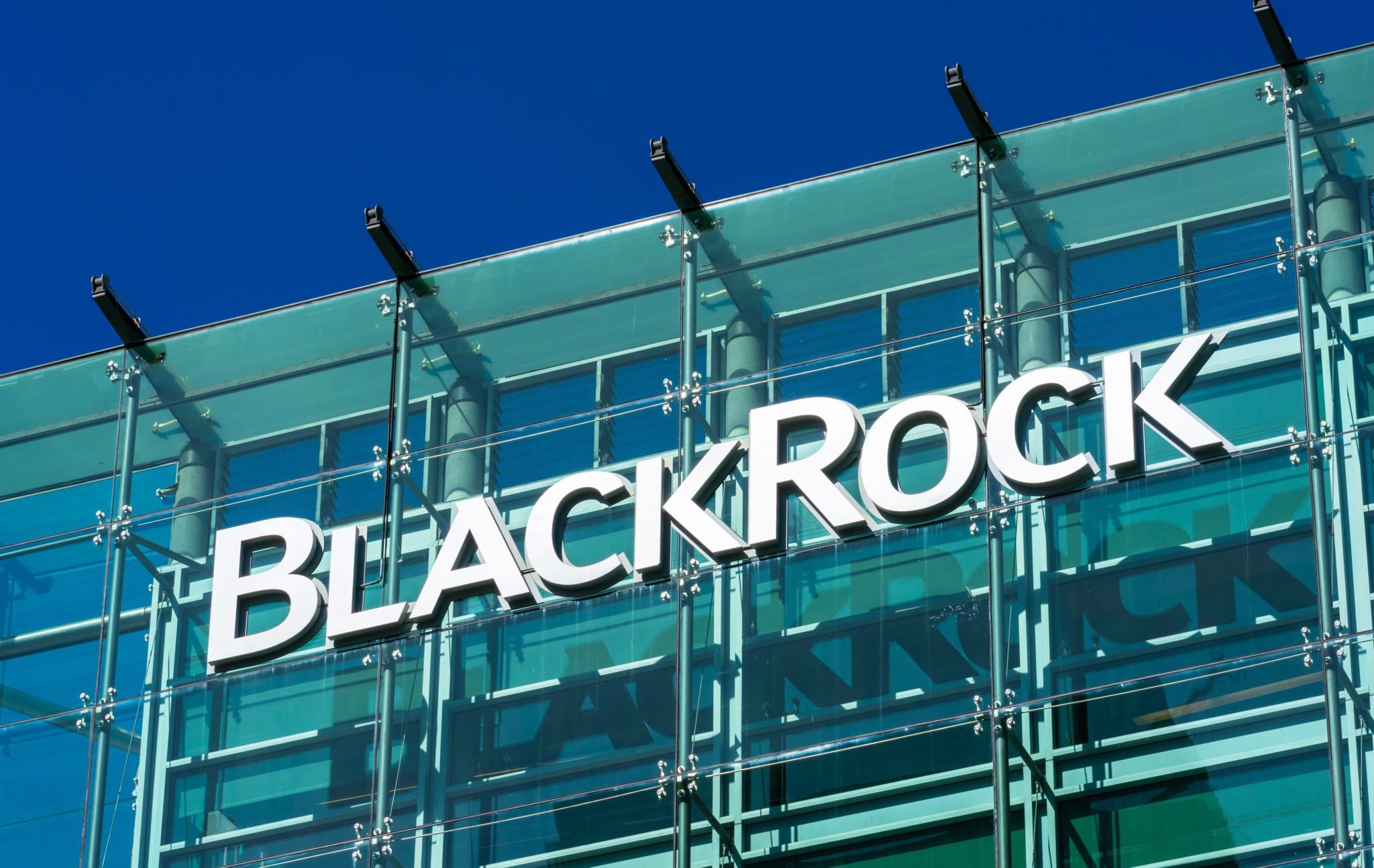 Blackrock,Sign,And,Logo,On,Glass,Facade,Of,Financial,Investment