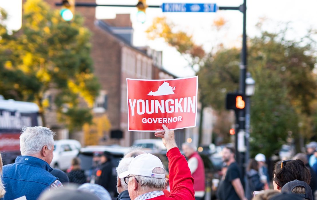 Alexandria,,Virginia,,Usa-,October,30th,,2021:,A,Person,Holding,Up