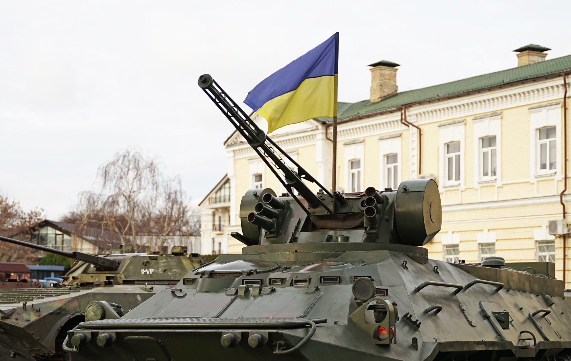Army,Troops,Transporter,And,Tank,With,Ukrainian,Flag,,Ukraine,-