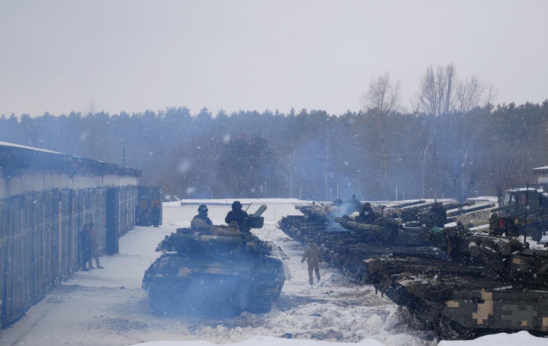 Kharkiv,,Ukraine,-,January,,31,,2022:,Tanks,With,Tankers,Turn