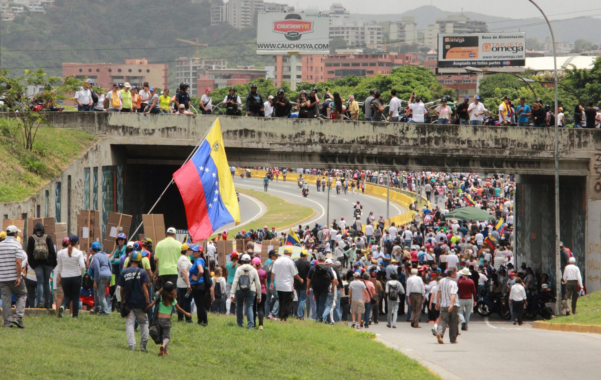 Caracas/venezuela-04/26/2017:,Protesters,Closed,A,Highway,In,Caracas,While,Participating,In