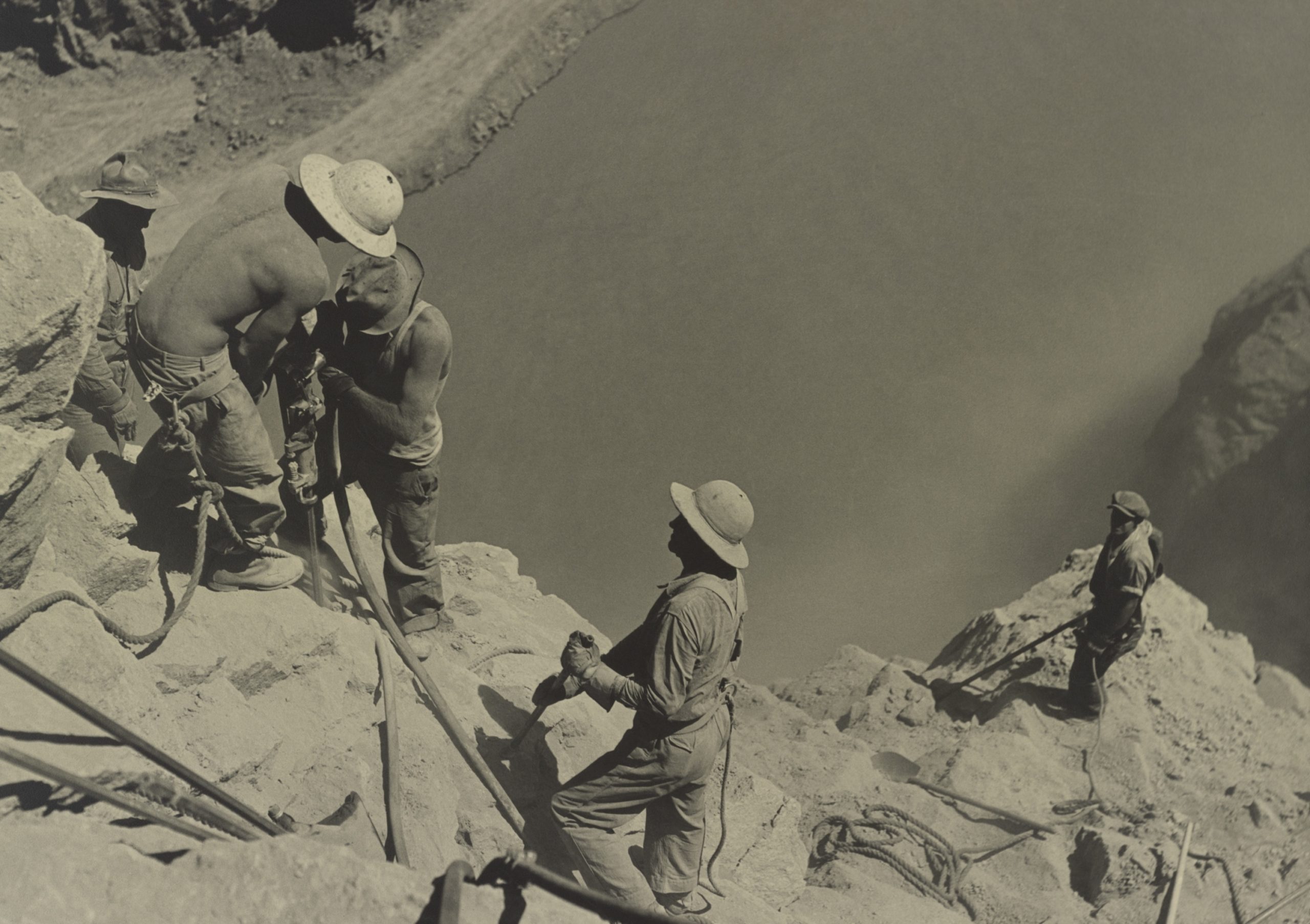 Workers,At,Boulder,Dam,Site,In,1934.,They,Are,High