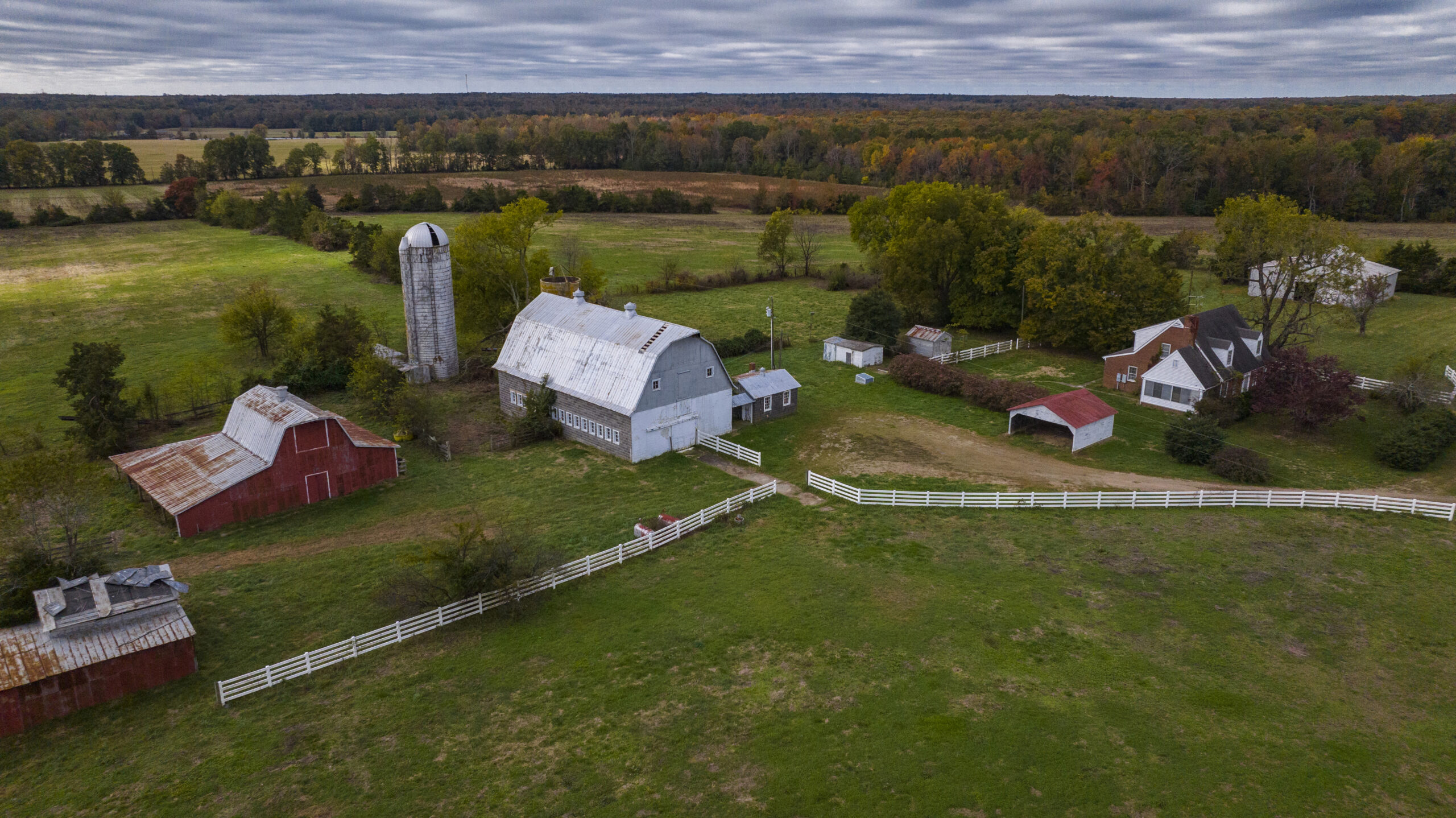 Farm with barns and silos dot the Thornburg Virginia landscape near where Stonewall Jackson died