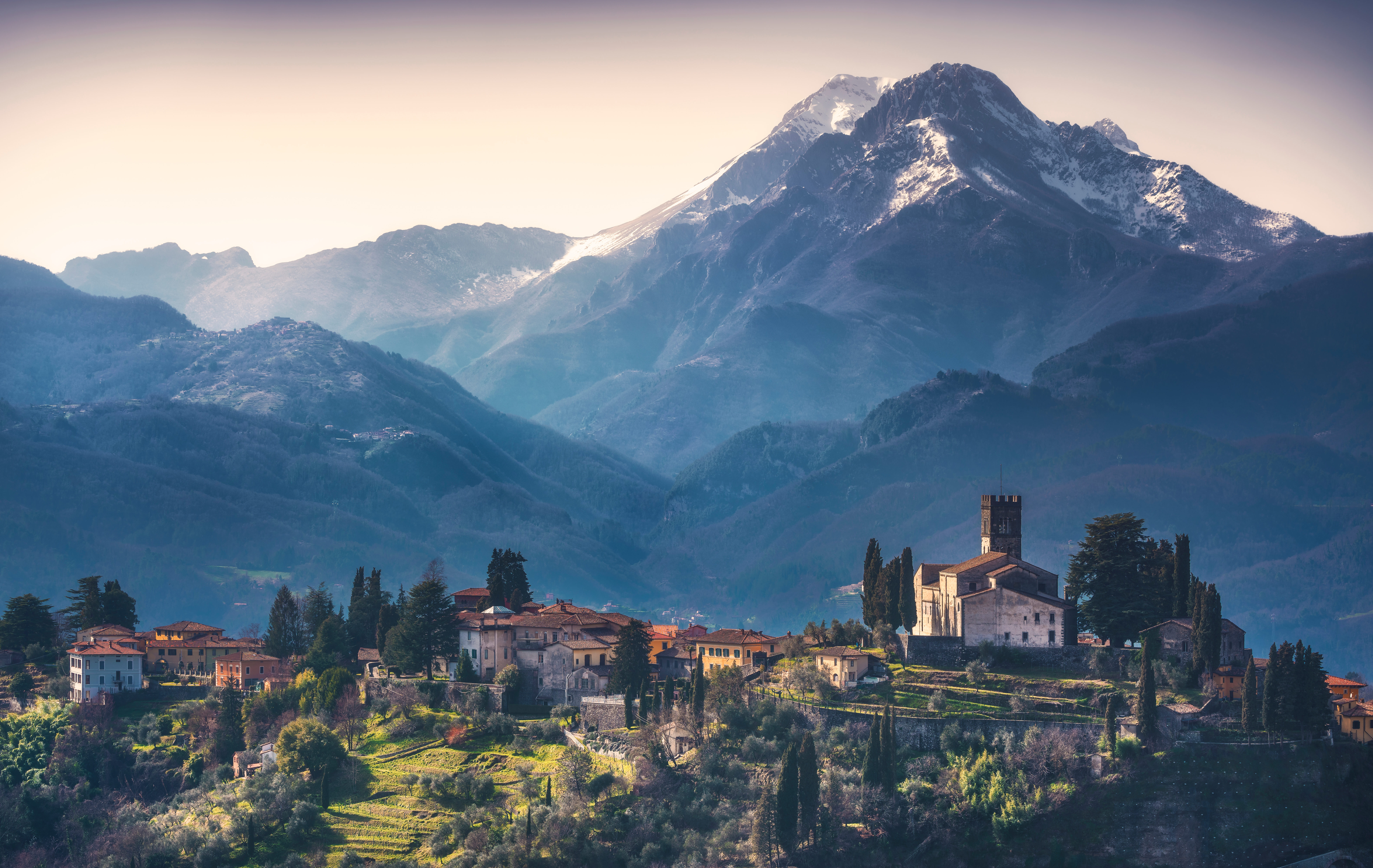 Barga,Town,And,Alpi,Apuane,Mountains,In,Winter.,Garfagnana,,Tuscany,