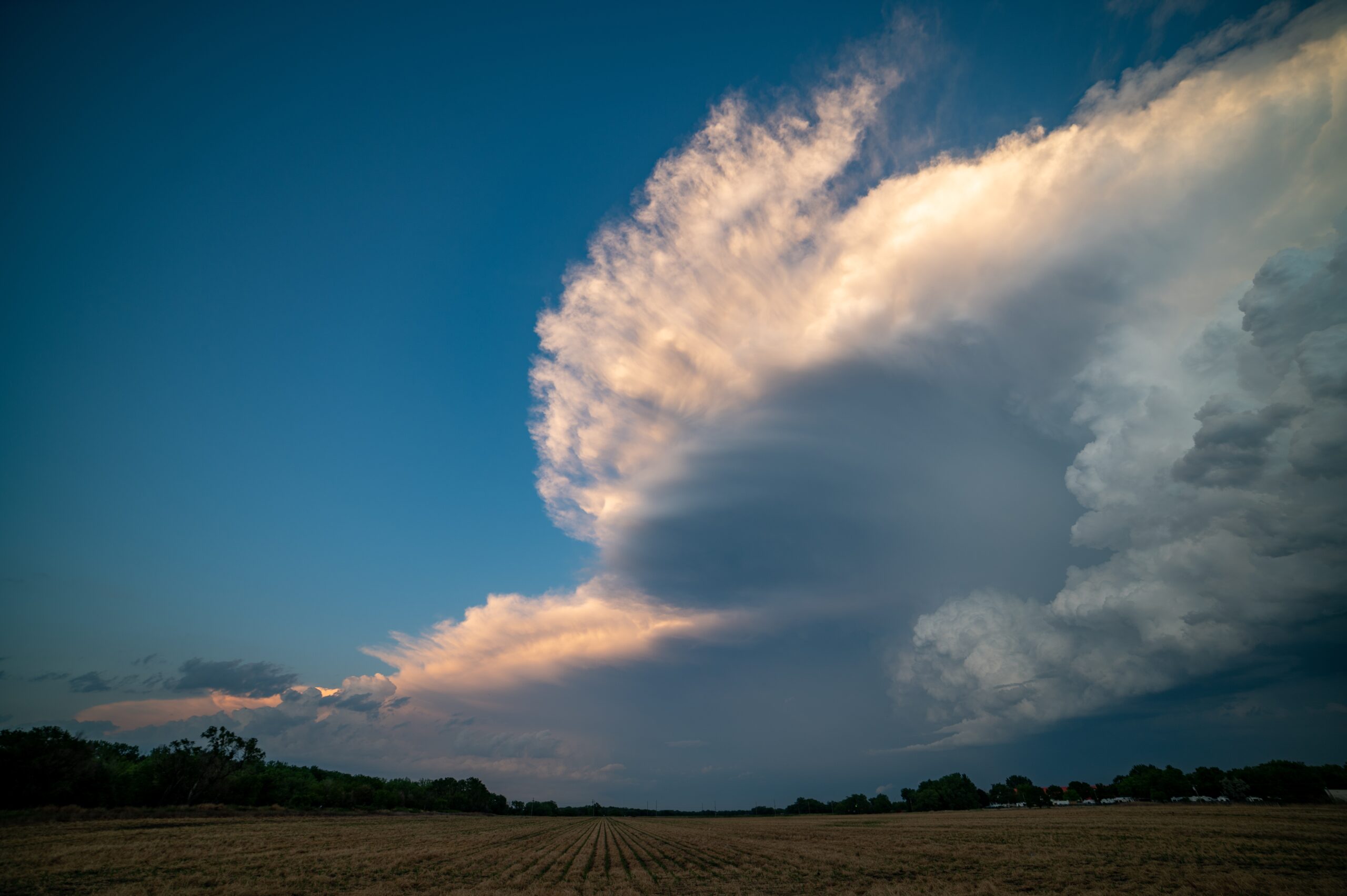 Supercell,Thunderstorm,Over,Corn,Field,In,Nebraska,Giant,Clouds