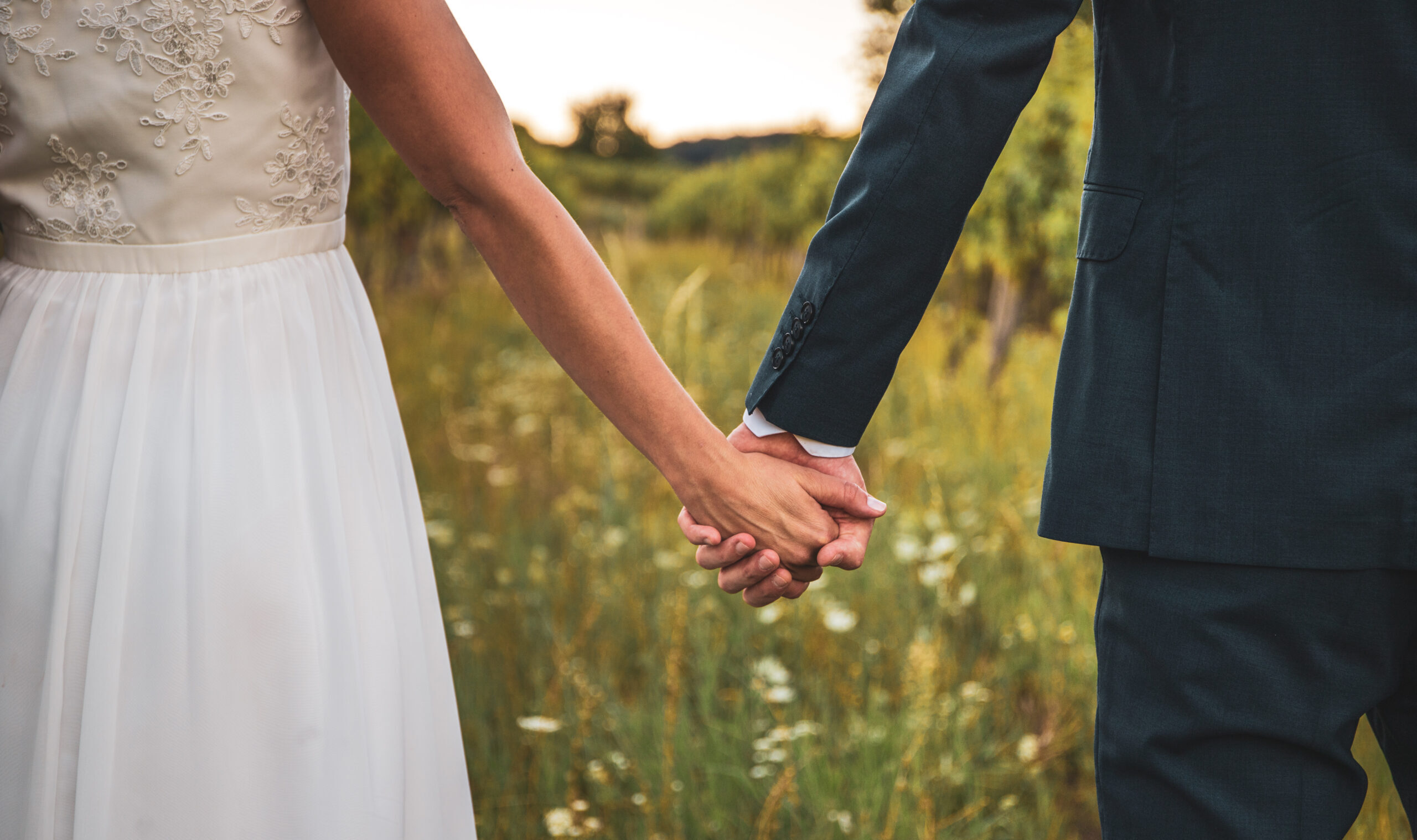 Wedding,Love,In,Wine,Yard