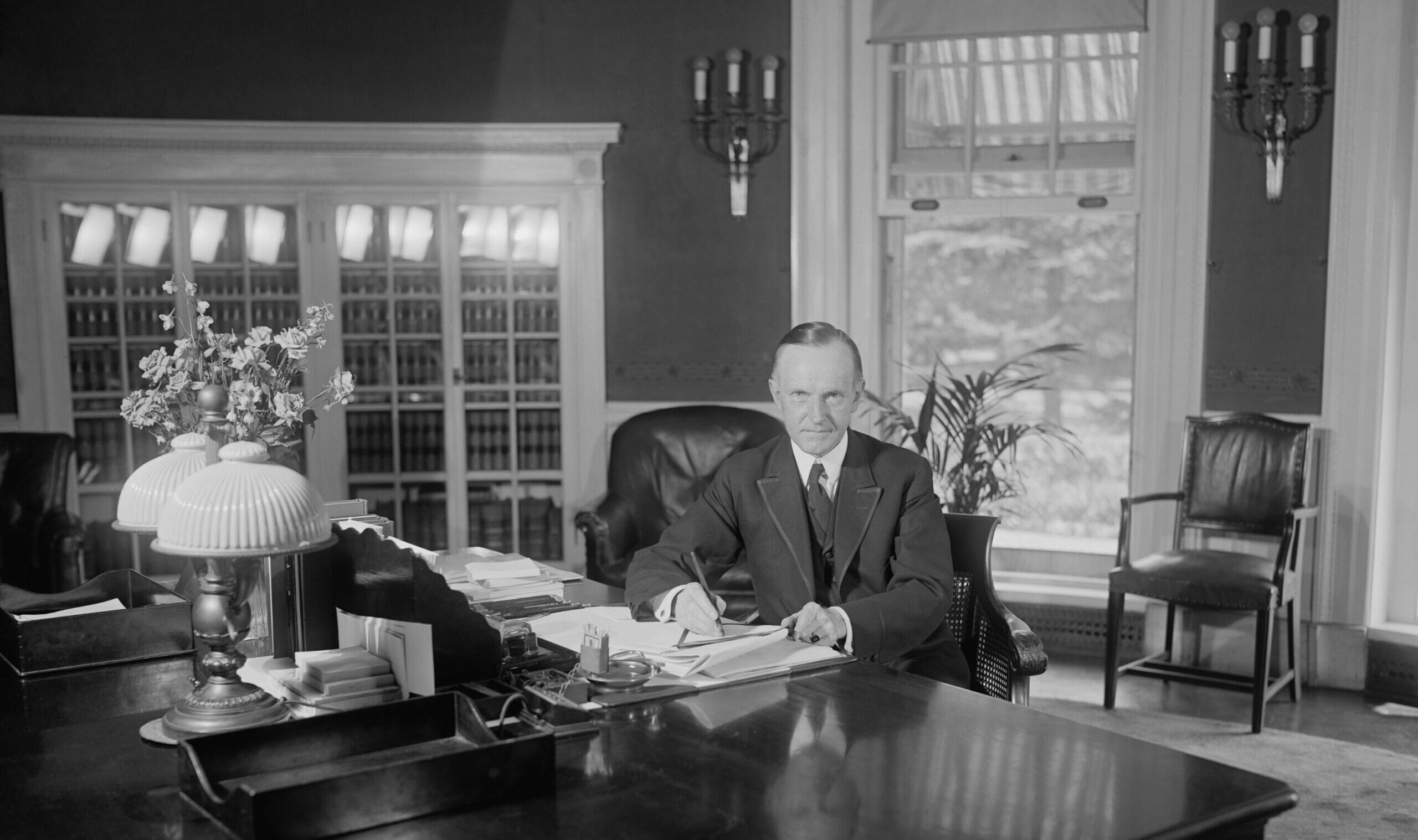 President,Calvin,Coolidge,At,The,Same,Desk,Used,By,Harding