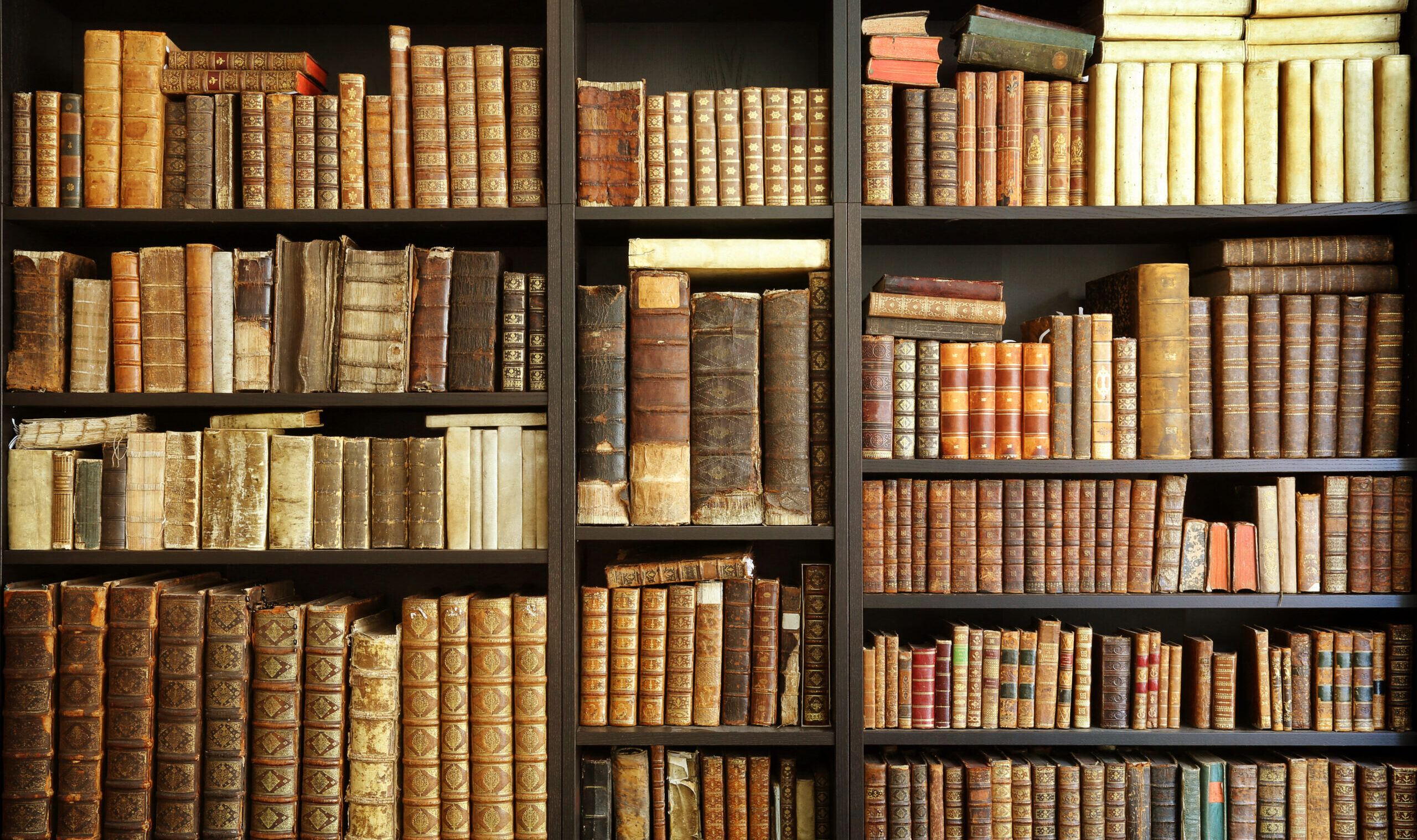 Old,Books,On,Wooden,Shelf